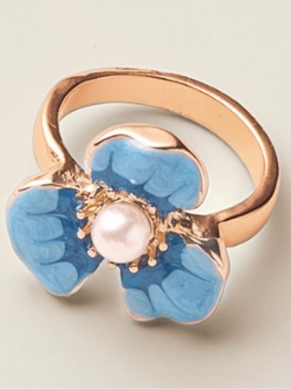 Avon Bleu Bloom Fleur Gold-Tone Blue Enamel Flower Ring with Pearl Center, NIB - Picture 2 of 3